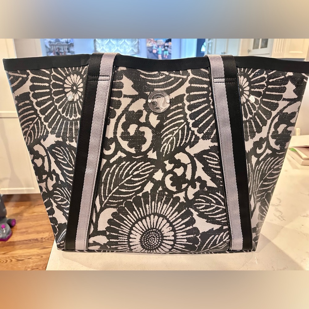 Lululemon Athletica Black and Grey Gym or Beach Tote